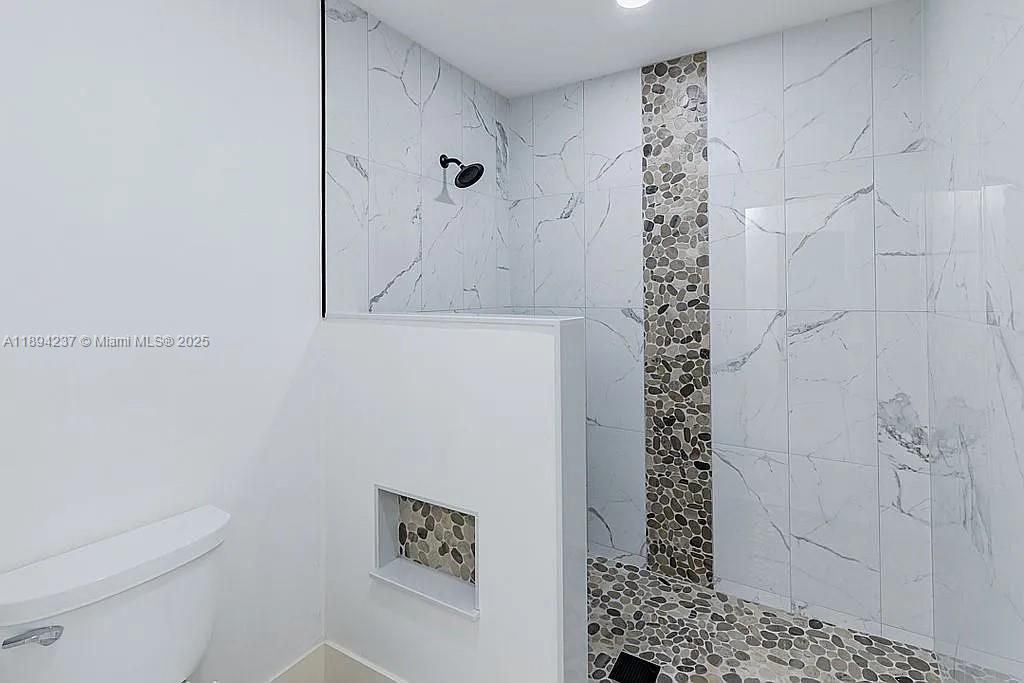 Под контрактом: $399,000 (3 спален, 2 ванн, 1587 Квадратных фут)