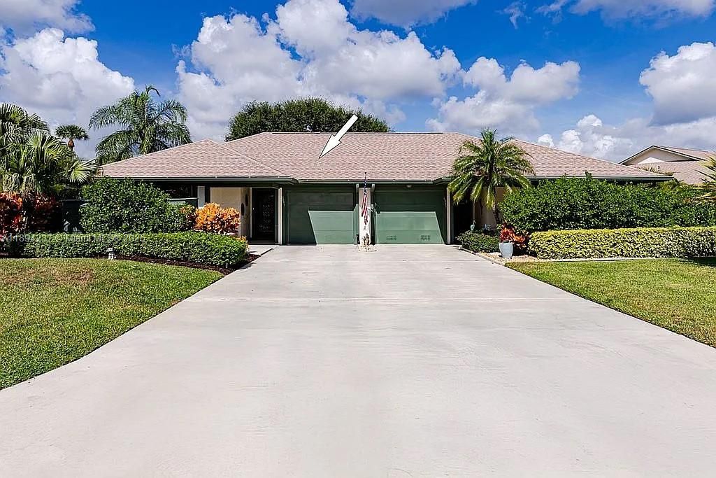 Под контрактом: $399,000 (3 спален, 2 ванн, 1587 Квадратных фут)