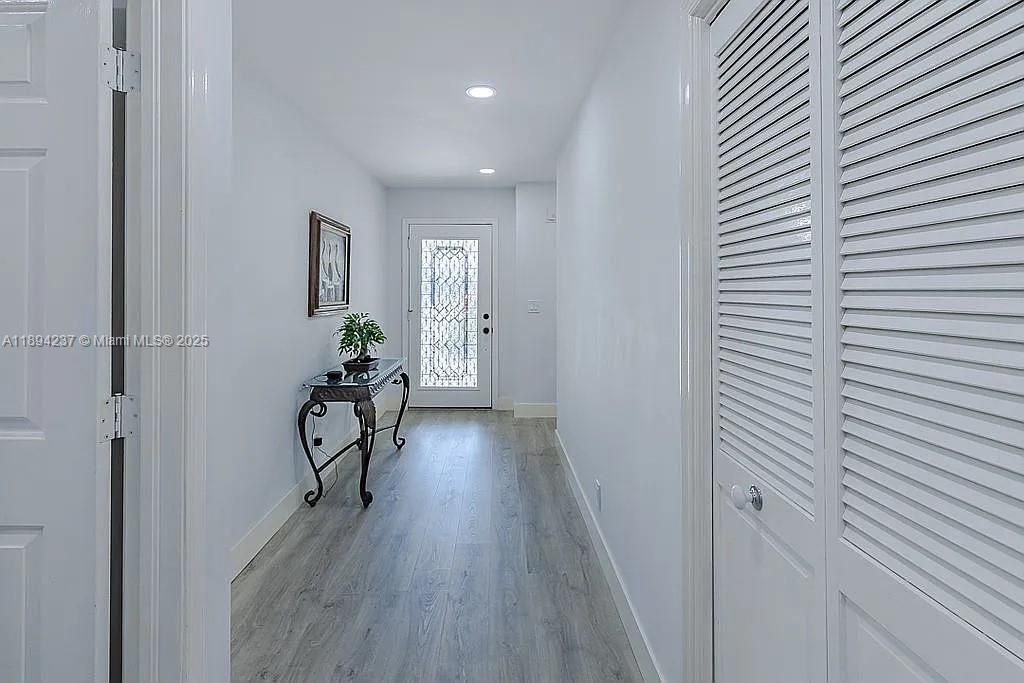 Под контрактом: $399,000 (3 спален, 2 ванн, 1587 Квадратных фут)