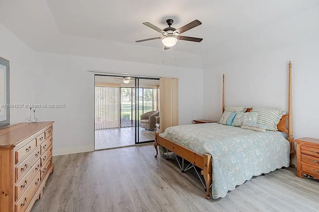 Под контрактом: $399,000 (3 спален, 2 ванн, 1587 Квадратных фут)