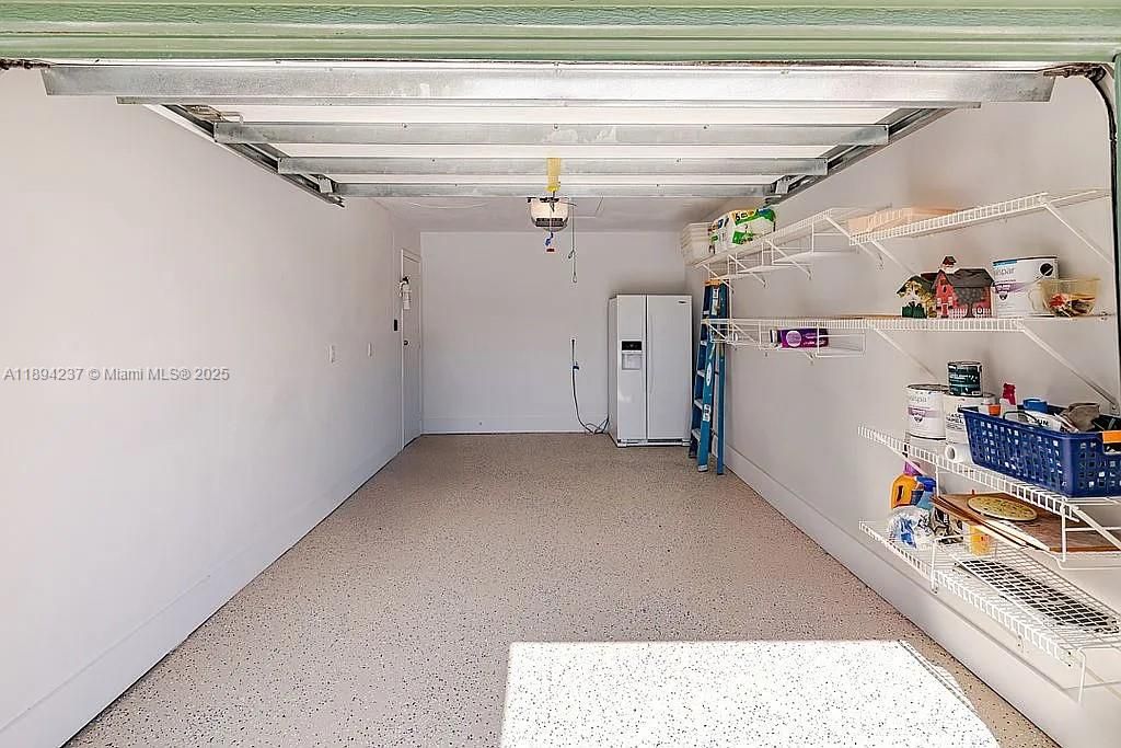 Под контрактом: $399,000 (3 спален, 2 ванн, 1587 Квадратных фут)