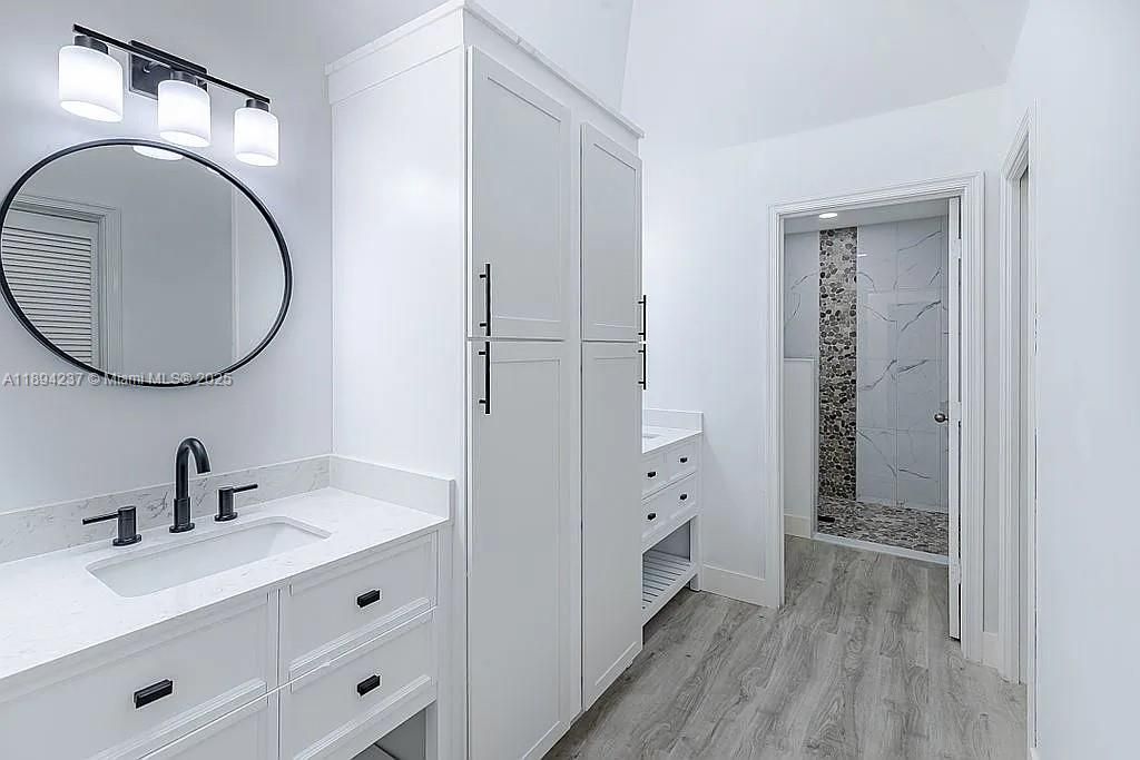 Под контрактом: $399,000 (3 спален, 2 ванн, 1587 Квадратных фут)