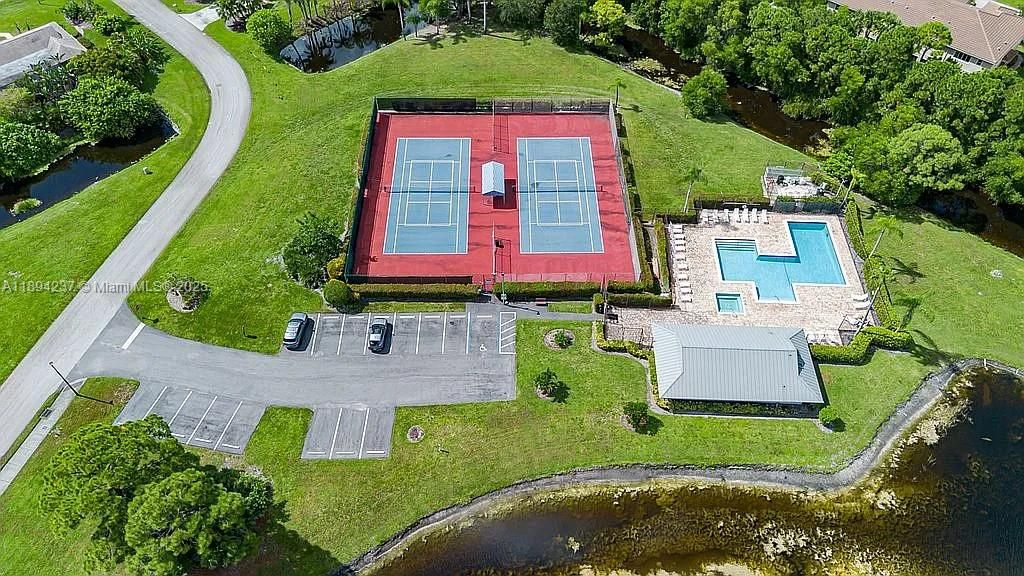 Под контрактом: $399,000 (3 спален, 2 ванн, 1587 Квадратных фут)