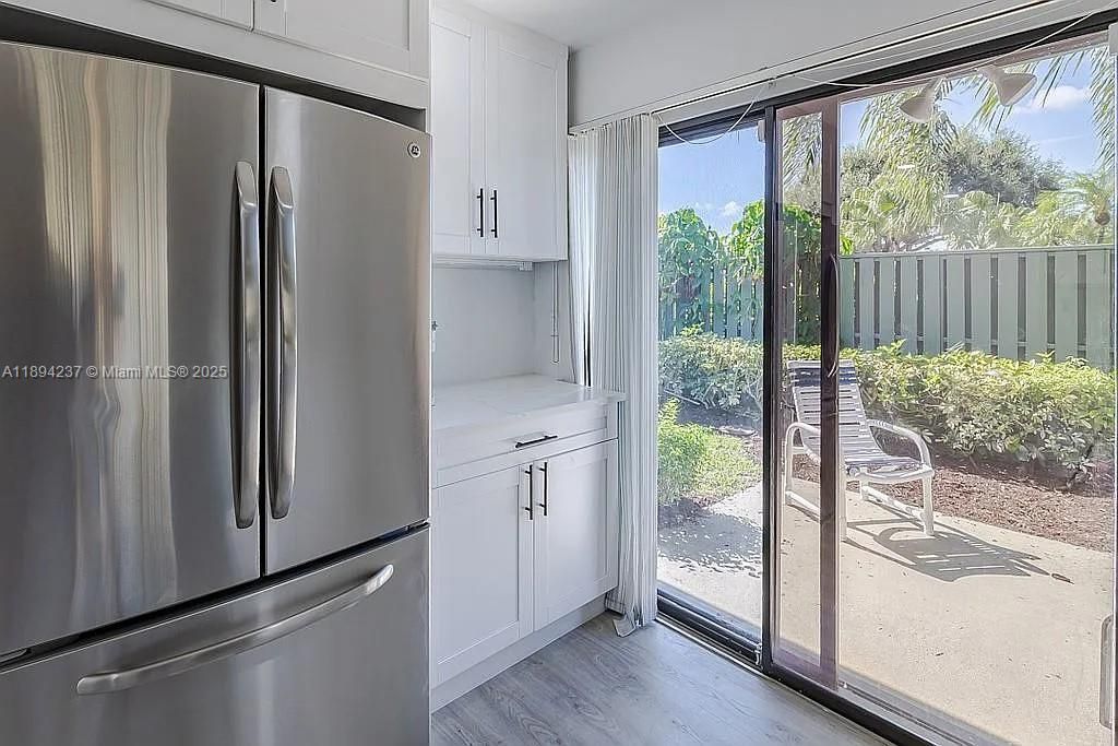 Под контрактом: $399,000 (3 спален, 2 ванн, 1587 Квадратных фут)