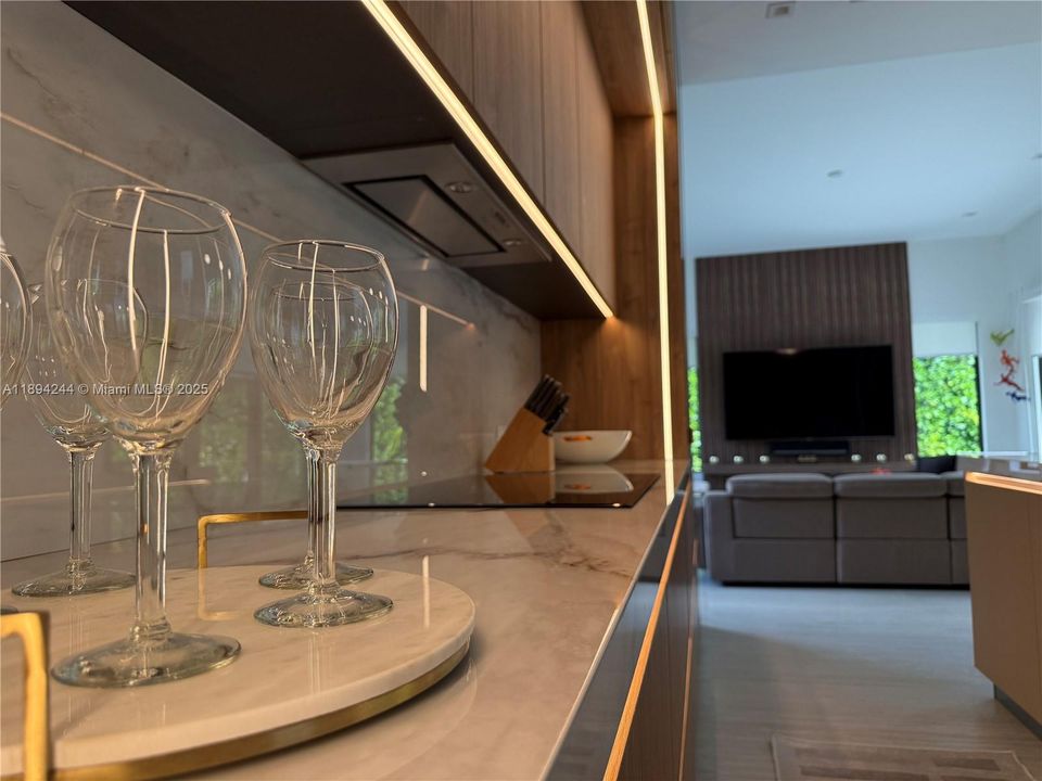 待售: $5,300,000 (5 贝兹, 6 浴室, 4300 平方英尺)