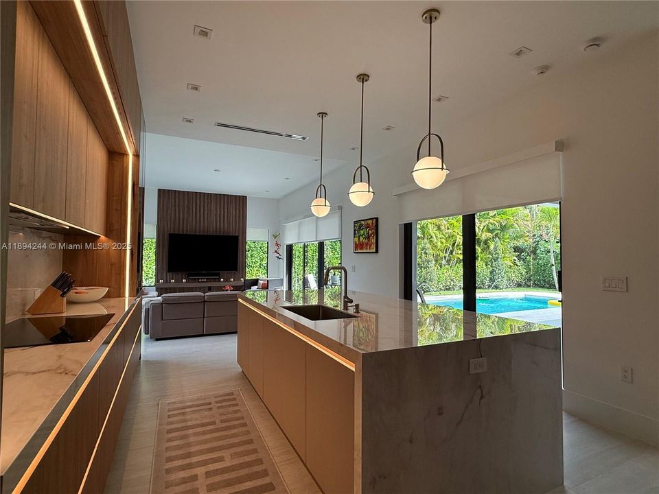 待售: $5,300,000 (5 贝兹, 6 浴室, 4300 平方英尺)