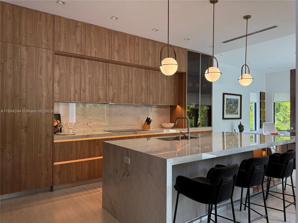 待售: $5,300,000 (5 贝兹, 6 浴室, 4300 平方英尺)