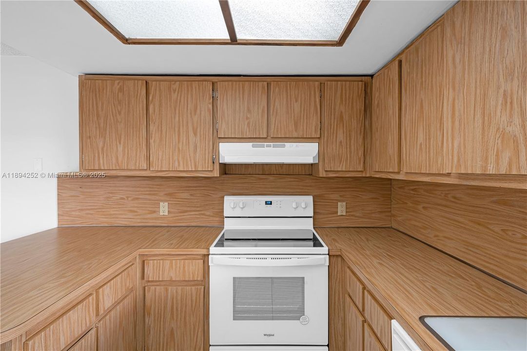 For Rent: $2,700 (2 beds, 2 baths, 1370 Square Feet)