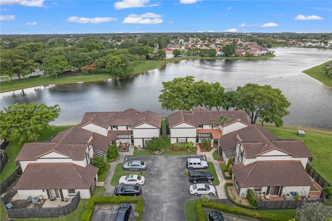 For Rent: $2,700 (2 beds, 2 baths, 1370 Square Feet)