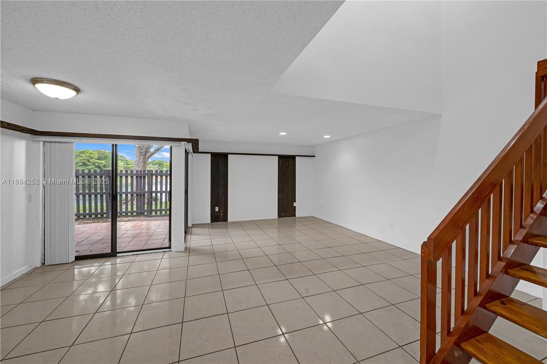 For Rent: $2,700 (2 beds, 2 baths, 1370 Square Feet)