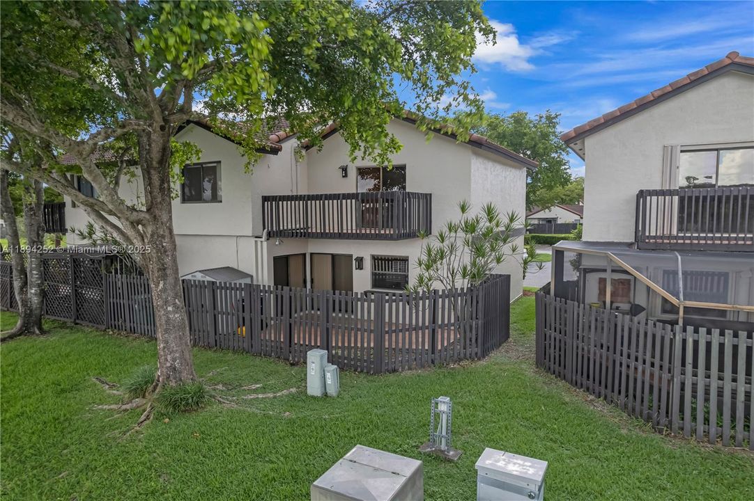 For Rent: $2,700 (2 beds, 2 baths, 1370 Square Feet)