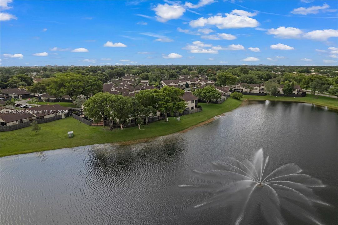 For Rent: $2,700 (2 beds, 2 baths, 1370 Square Feet)