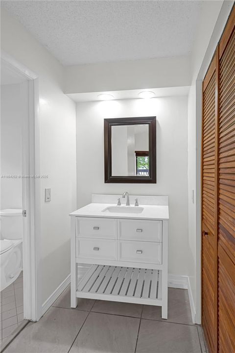 For Rent: $2,700 (2 beds, 2 baths, 1370 Square Feet)