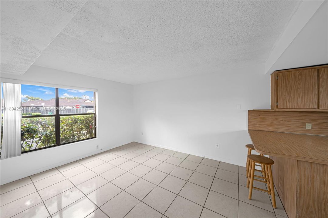 For Rent: $2,700 (2 beds, 2 baths, 1370 Square Feet)