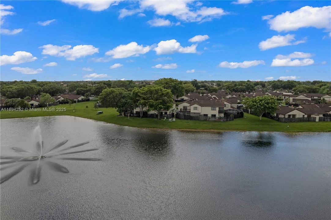 For Rent: $2,700 (2 beds, 2 baths, 1370 Square Feet)