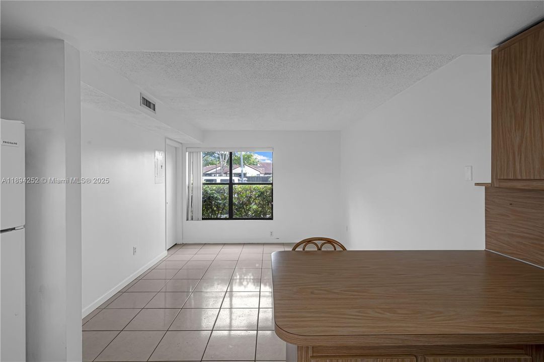 For Rent: $2,700 (2 beds, 2 baths, 1370 Square Feet)