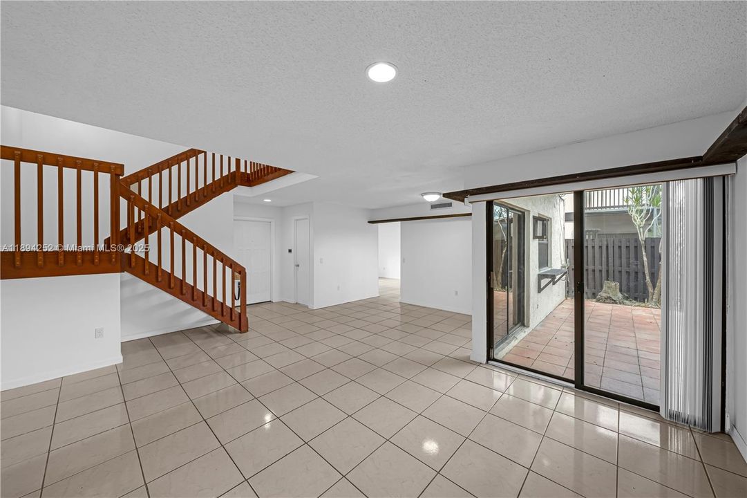 For Rent: $2,700 (2 beds, 2 baths, 1370 Square Feet)