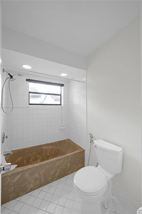 For Rent: $2,700 (2 beds, 2 baths, 1370 Square Feet)