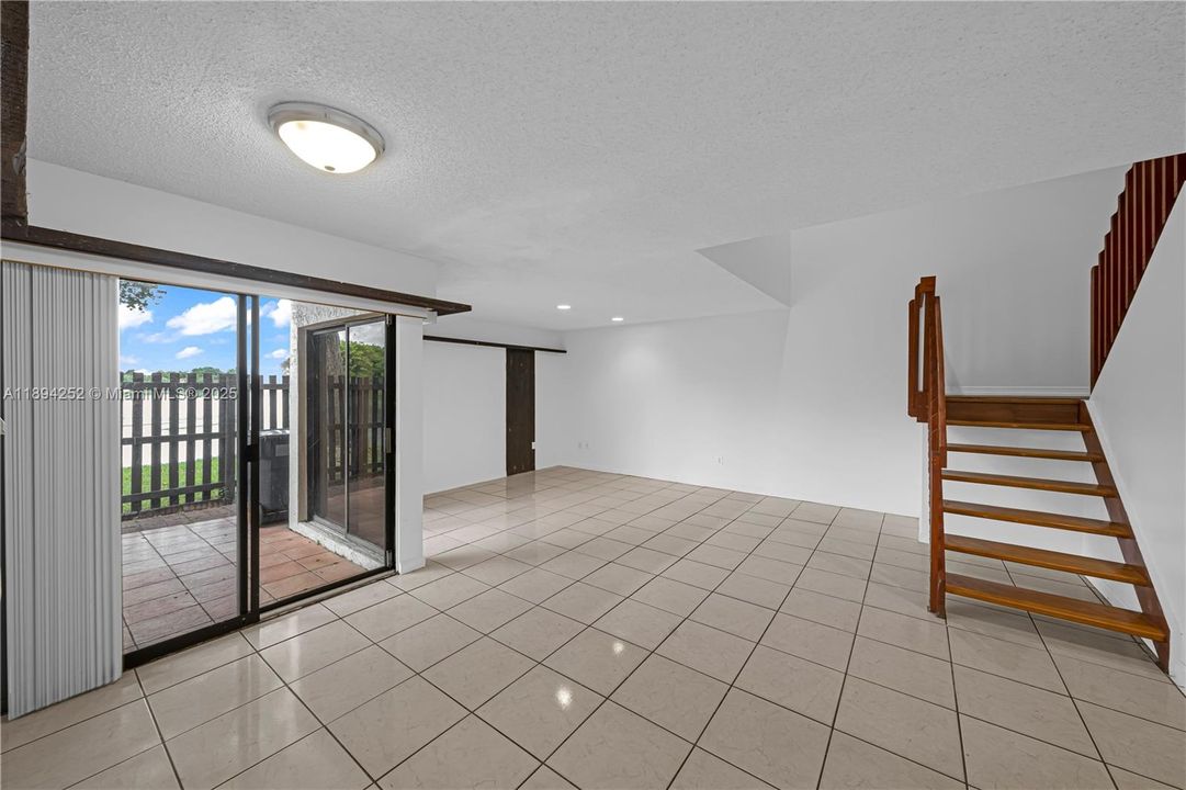 For Rent: $2,700 (2 beds, 2 baths, 1370 Square Feet)