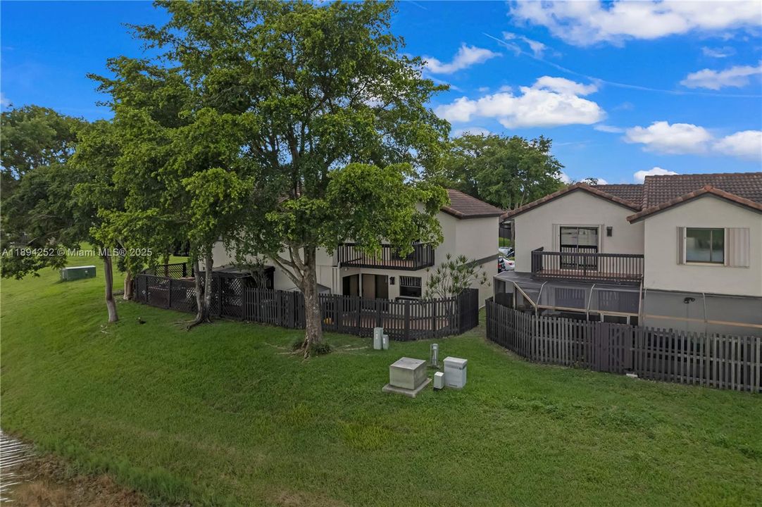 For Rent: $2,700 (2 beds, 2 baths, 1370 Square Feet)