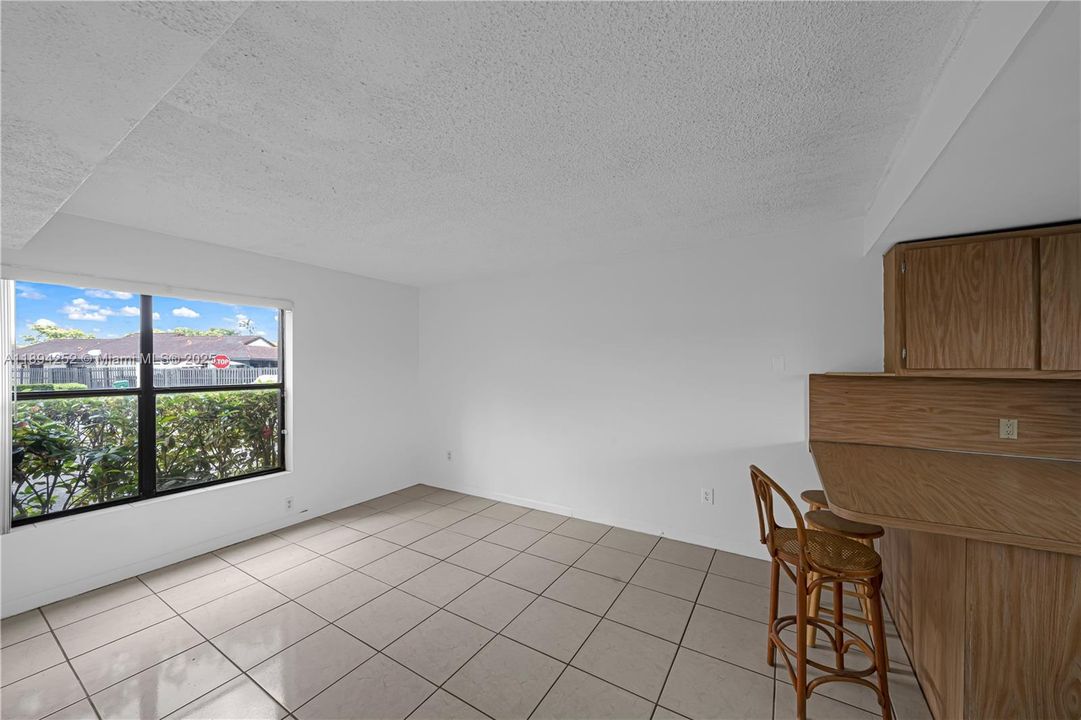 For Rent: $2,700 (2 beds, 2 baths, 1370 Square Feet)