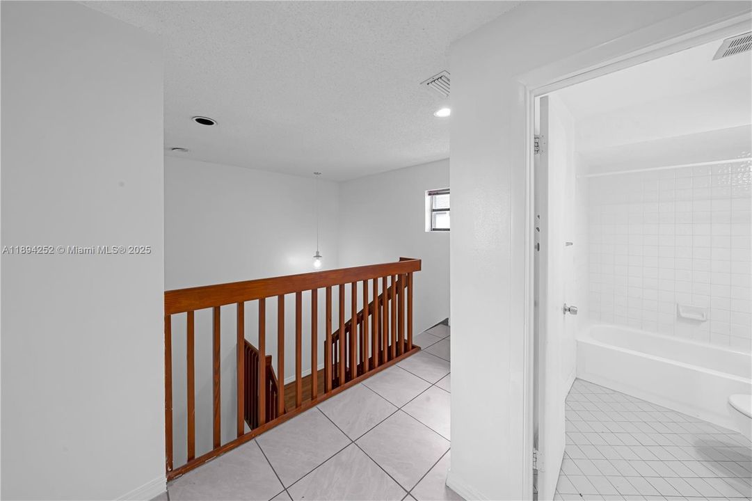 For Rent: $2,700 (2 beds, 2 baths, 1370 Square Feet)