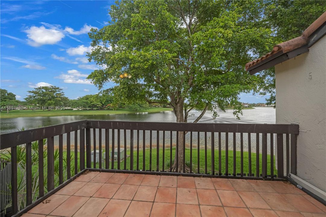 For Rent: $2,700 (2 beds, 2 baths, 1370 Square Feet)