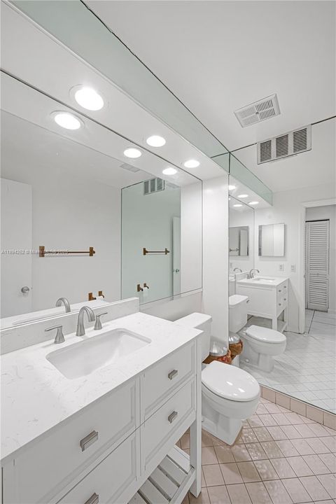 For Rent: $2,700 (2 beds, 2 baths, 1370 Square Feet)