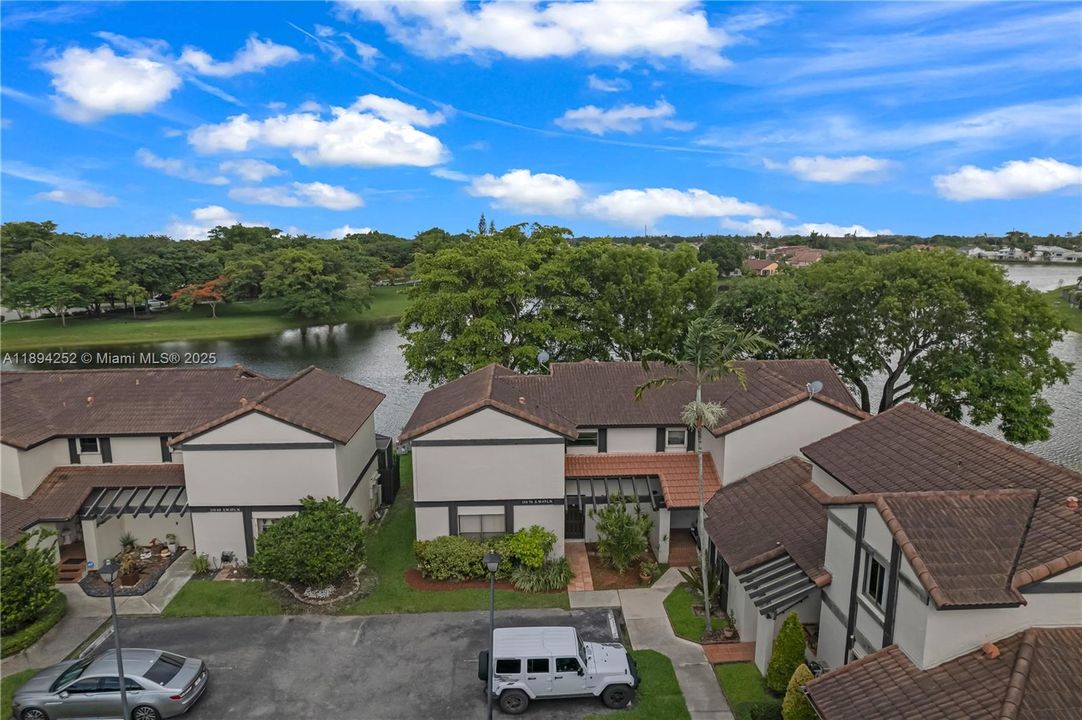 For Rent: $2,700 (2 beds, 2 baths, 1370 Square Feet)