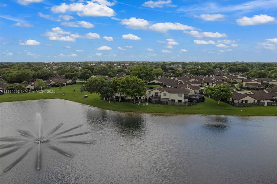 For Rent: $2,700 (2 beds, 2 baths, 1370 Square Feet)