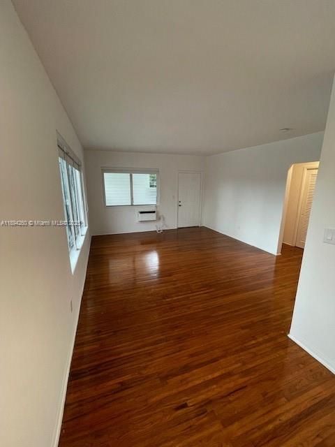 For Rent: $2,000 (1 beds, 1 baths, 700 Square Feet)