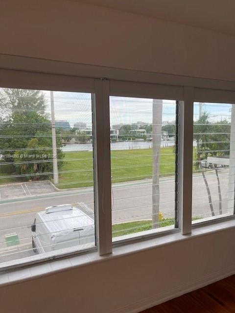 For Rent: $2,000 (1 beds, 1 baths, 700 Square Feet)