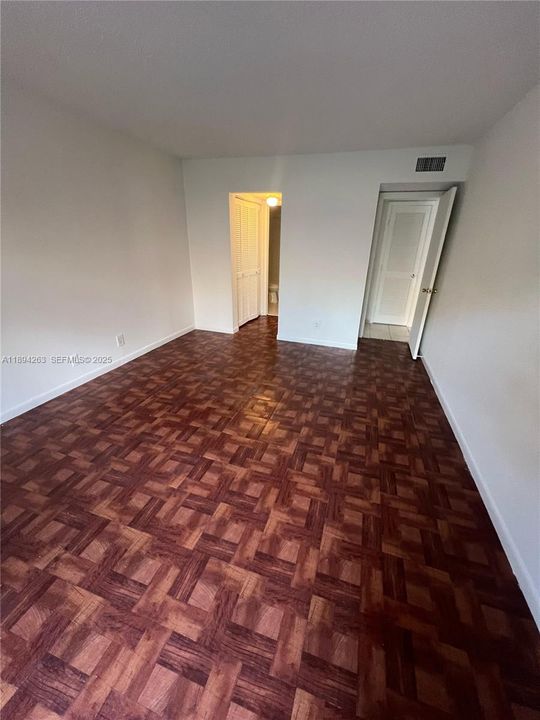 For Rent: $1,750 (1 beds, 1 baths, 883 Square Feet)
