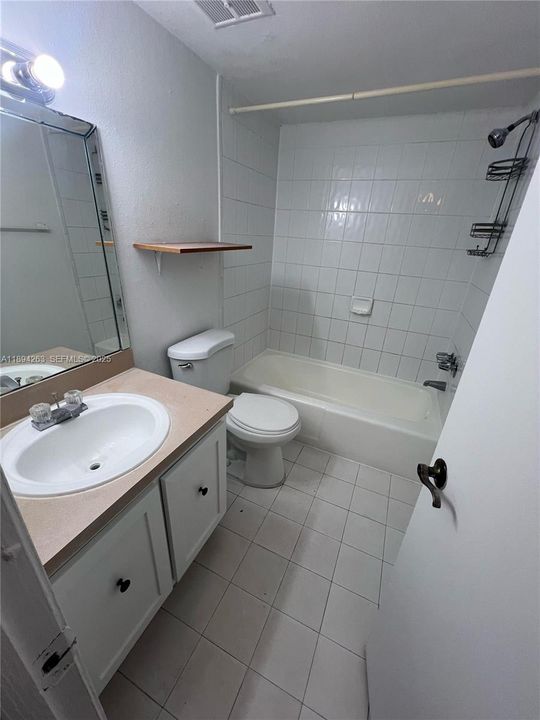 For Rent: $1,750 (1 beds, 1 baths, 883 Square Feet)