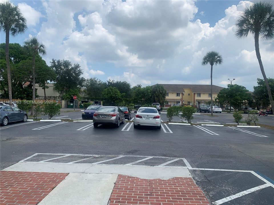 For Rent: $1,750 (1 beds, 1 baths, 883 Square Feet)