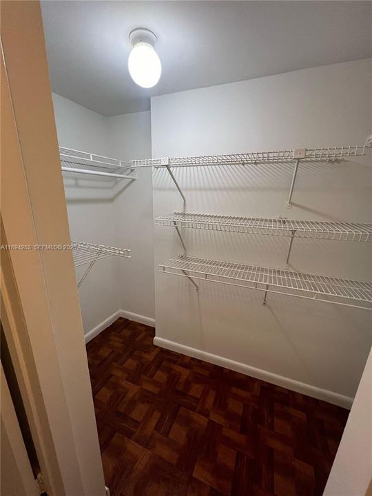 For Rent: $1,750 (1 beds, 1 baths, 883 Square Feet)