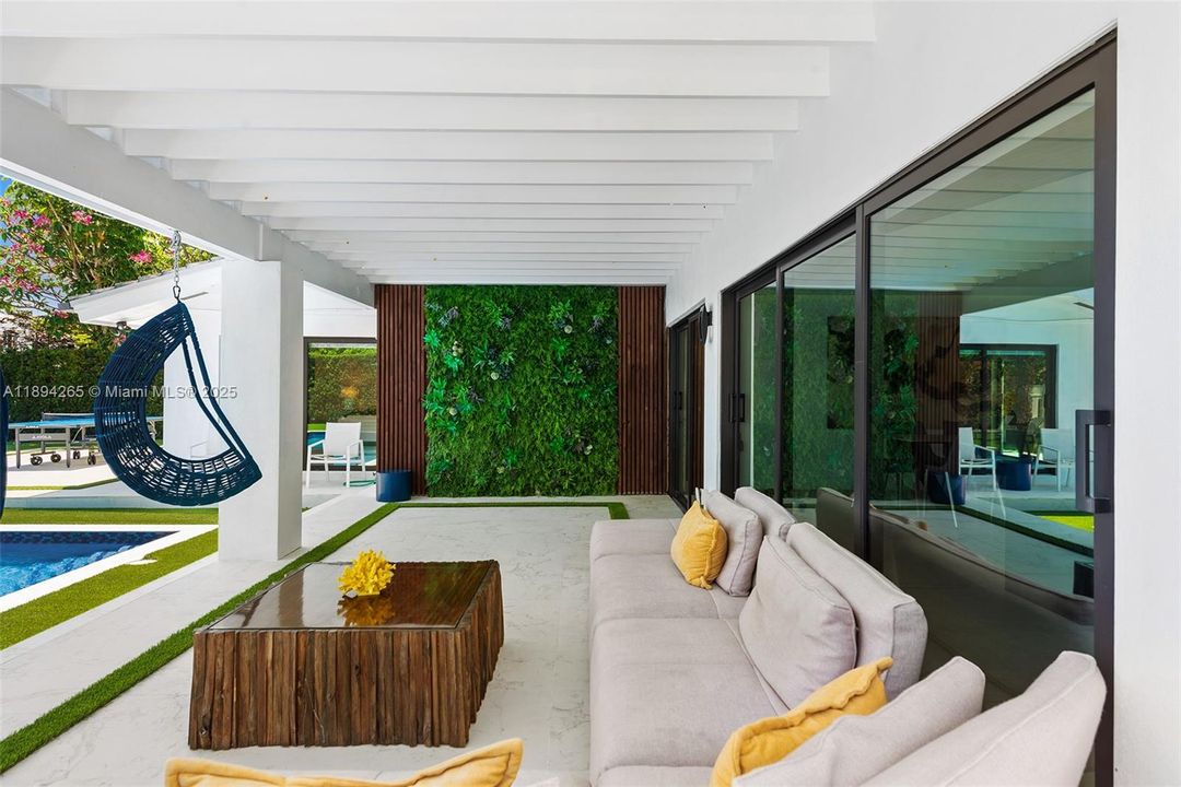 В аренду: $24,000 (5 спален, 3 ванн, 3296 Квадратных фут)