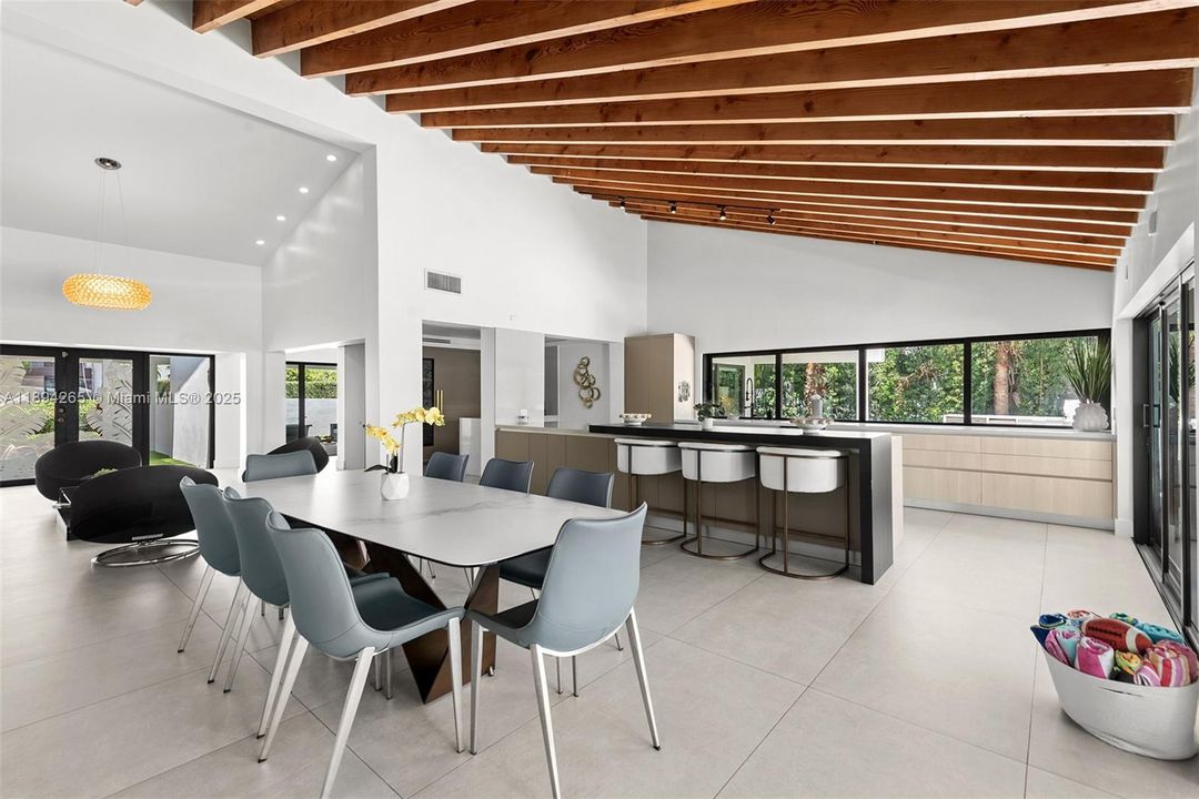 В аренду: $24,000 (5 спален, 3 ванн, 3296 Квадратных фут)