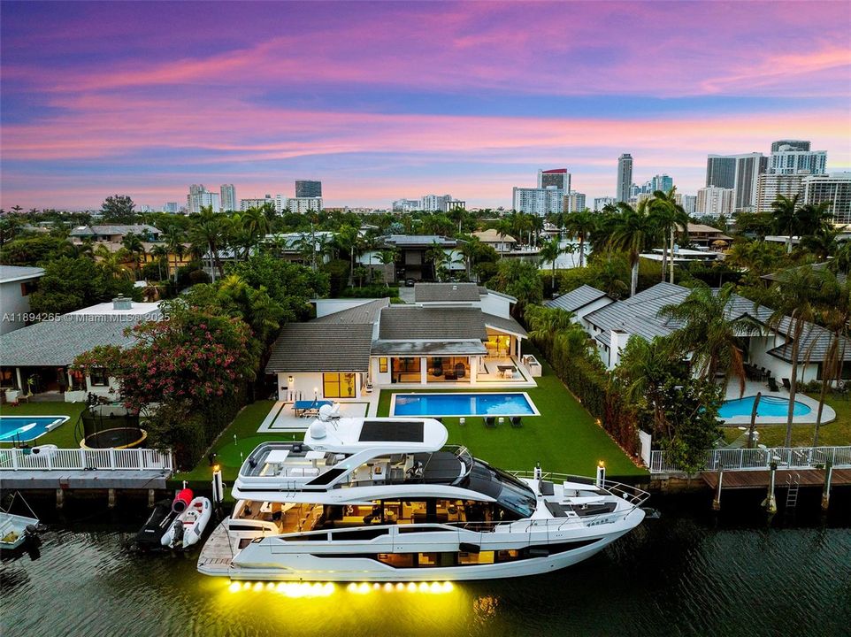 В аренду: $24,000 (5 спален, 3 ванн, 3296 Квадратных фут)