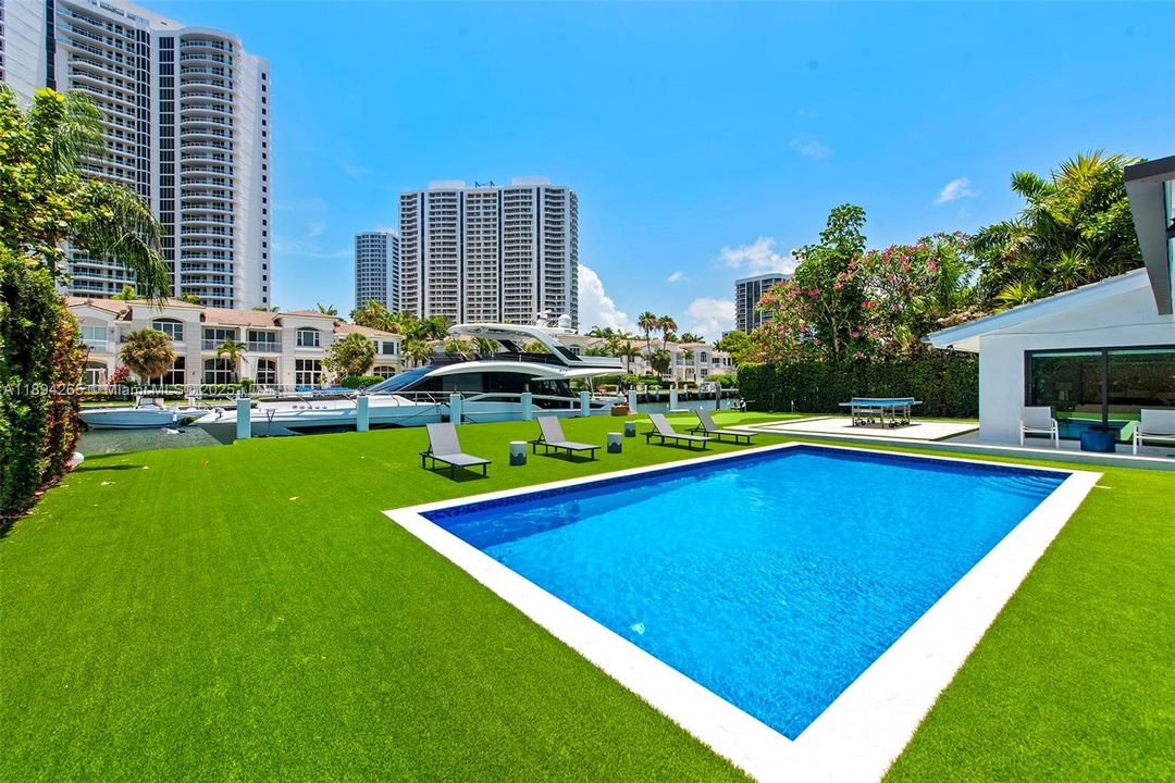 В аренду: $24,000 (5 спален, 3 ванн, 3296 Квадратных фут)