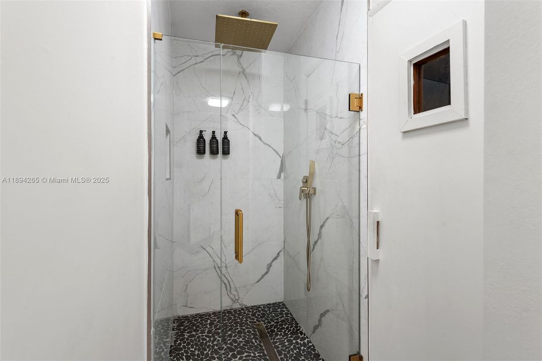 В аренду: $24,000 (5 спален, 3 ванн, 3296 Квадратных фут)