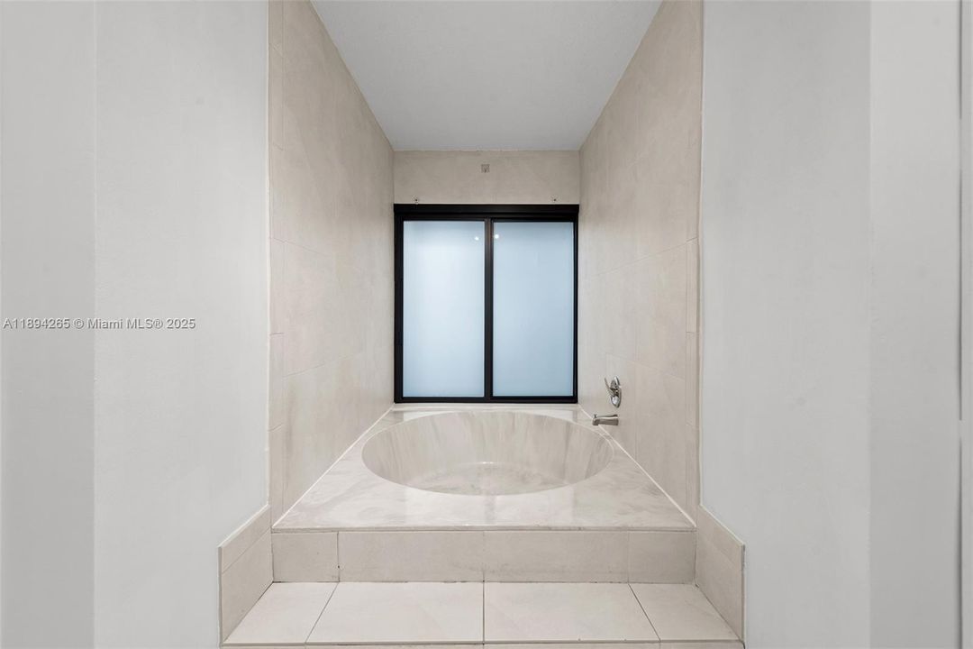 В аренду: $24,000 (5 спален, 3 ванн, 3296 Квадратных фут)