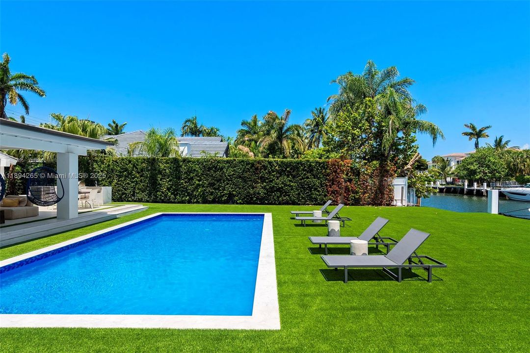 В аренду: $24,000 (5 спален, 3 ванн, 3296 Квадратных фут)