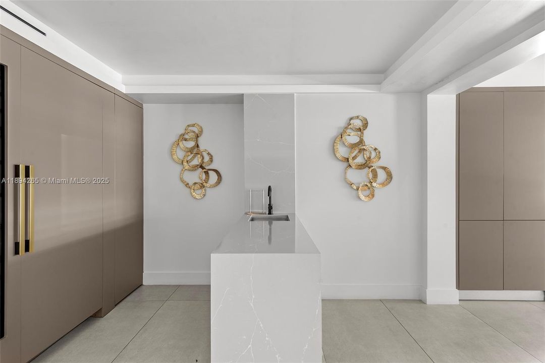 В аренду: $24,000 (5 спален, 3 ванн, 3296 Квадратных фут)