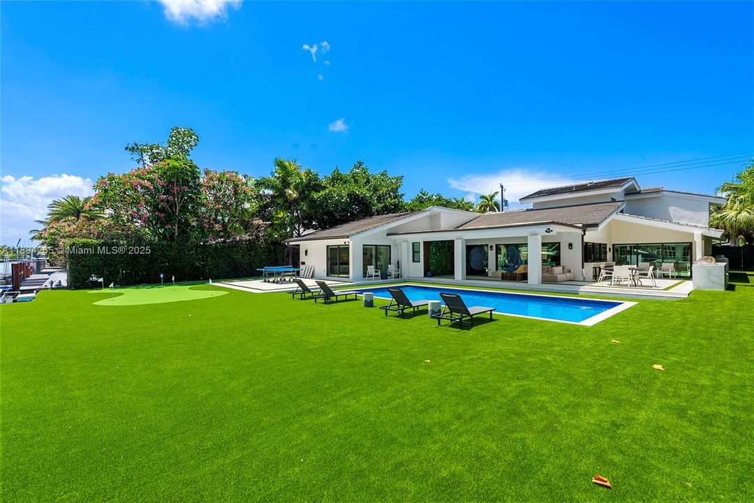 В аренду: $24,000 (5 спален, 3 ванн, 3296 Квадратных фут)