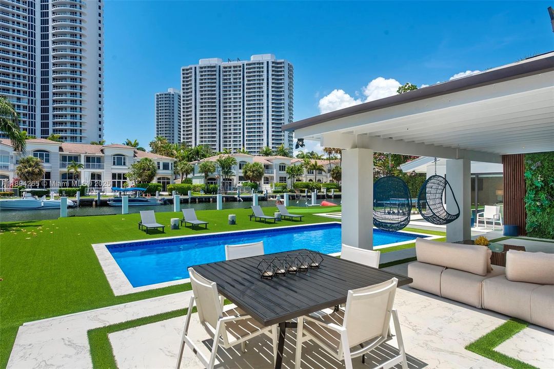 В аренду: $24,000 (5 спален, 3 ванн, 3296 Квадратных фут)