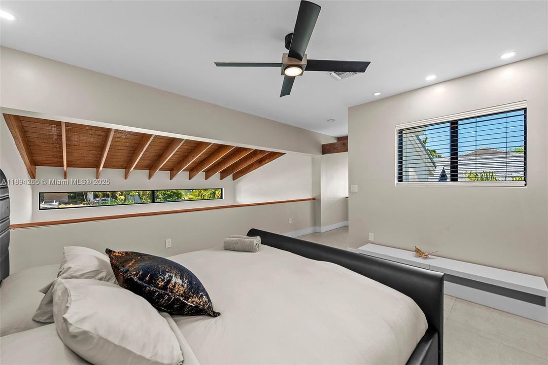 В аренду: $24,000 (5 спален, 3 ванн, 3296 Квадратных фут)