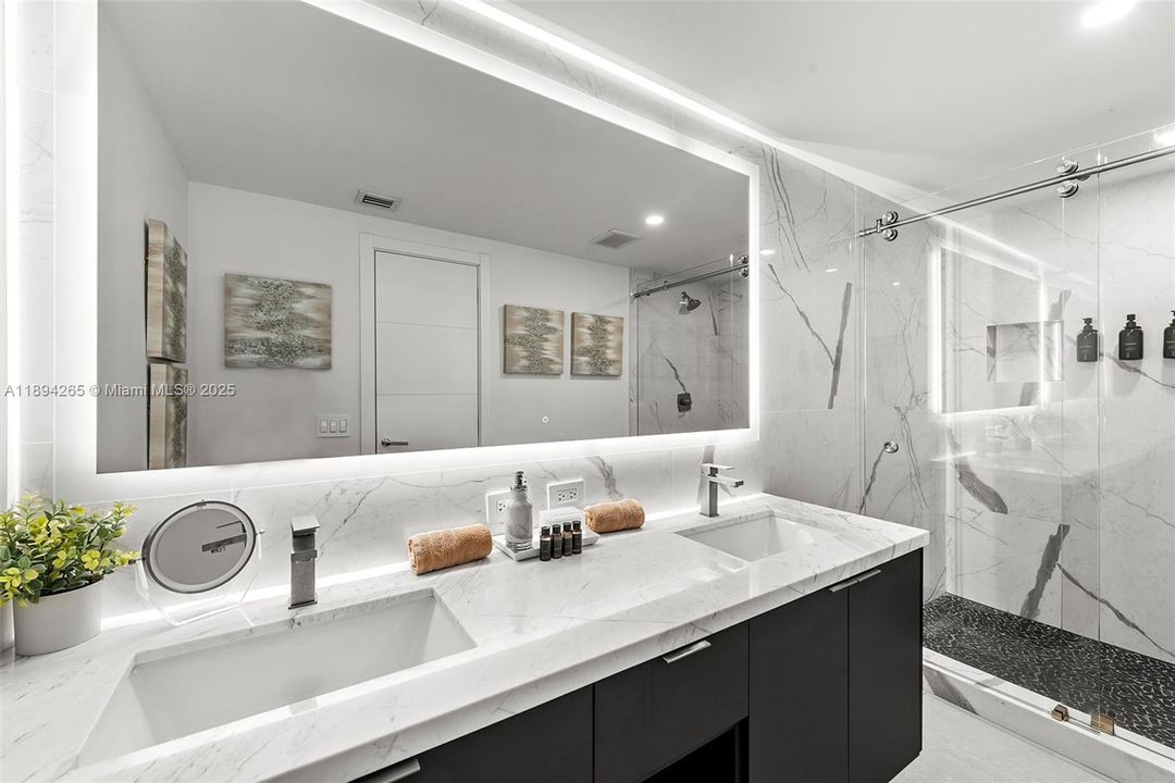 В аренду: $24,000 (5 спален, 3 ванн, 3296 Квадратных фут)