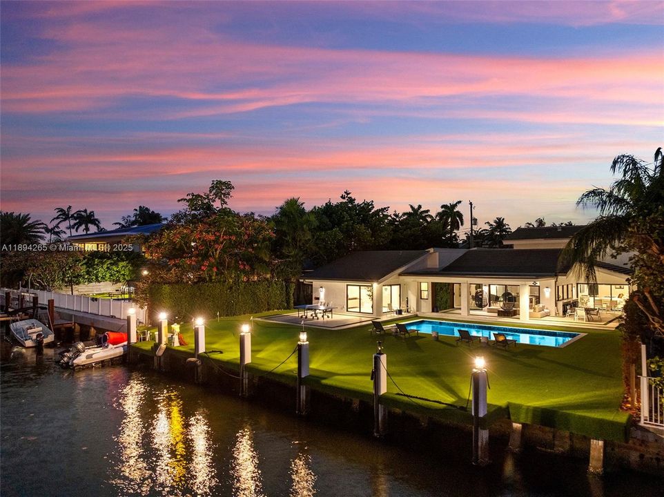 В аренду: $24,000 (5 спален, 3 ванн, 3296 Квадратных фут)