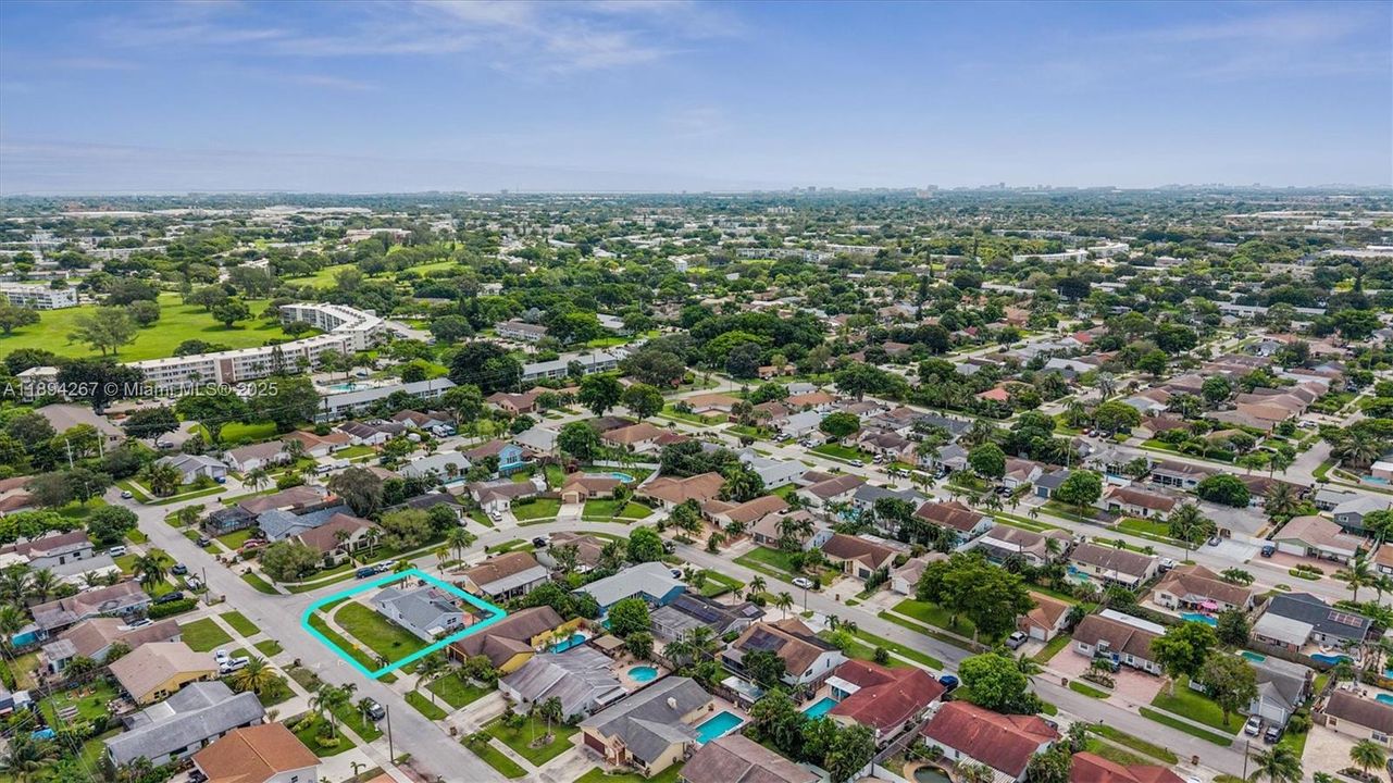 合同活跃: $515,000 (3 贝兹, 2 浴室, 1309 平方英尺)